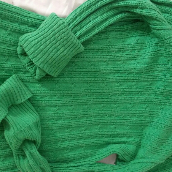 << AEO Green sweater>> - Picture 5 of 6